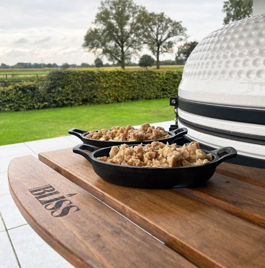 Apple Crumble met Licor 43 van de BLISS Kamado